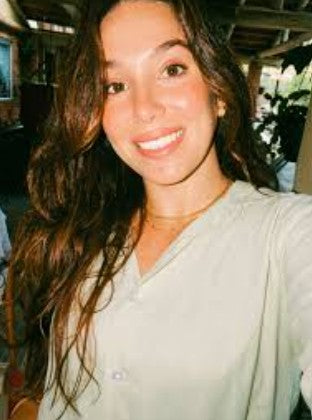 <em>Elena R.</em>